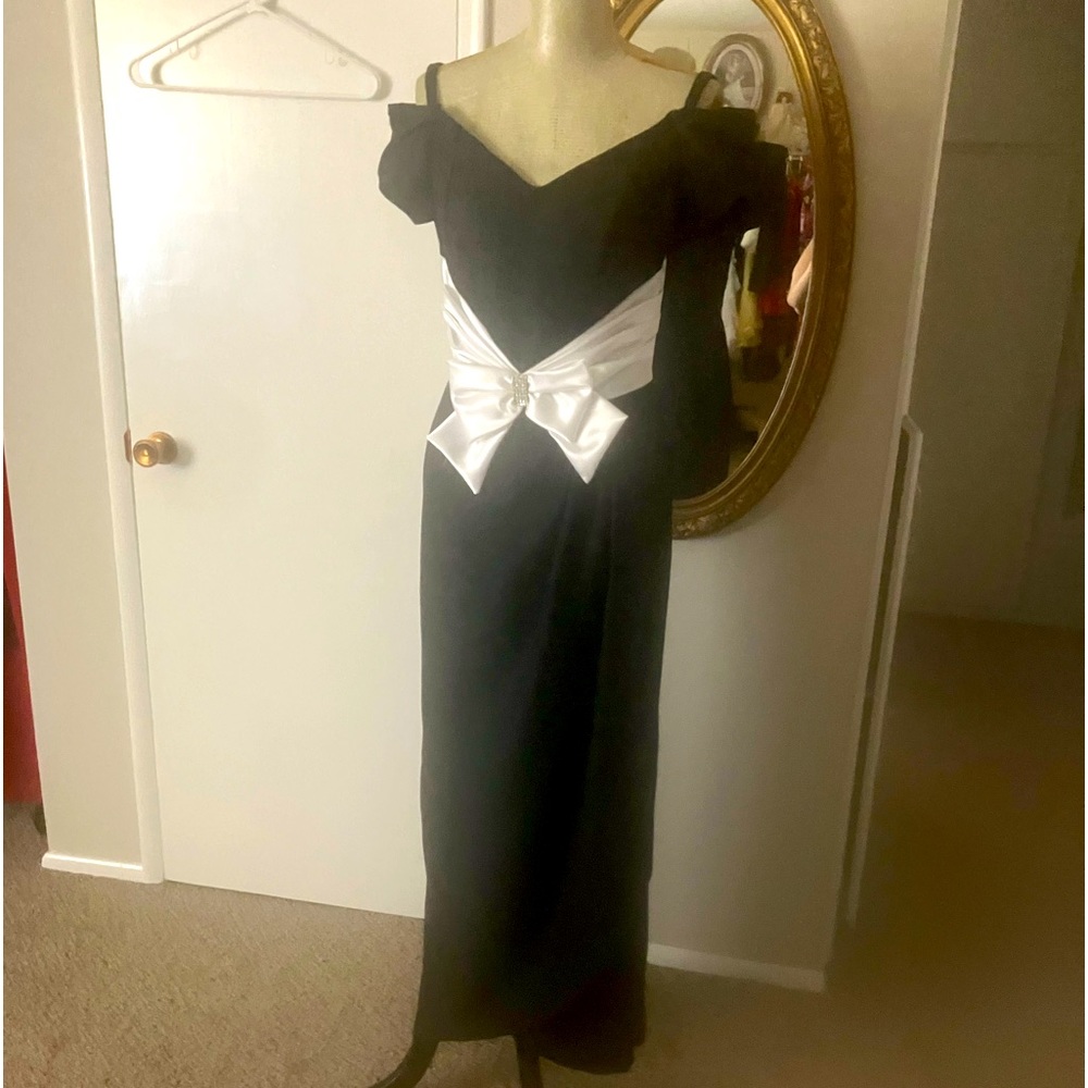 JORDAN GOWN NWOT